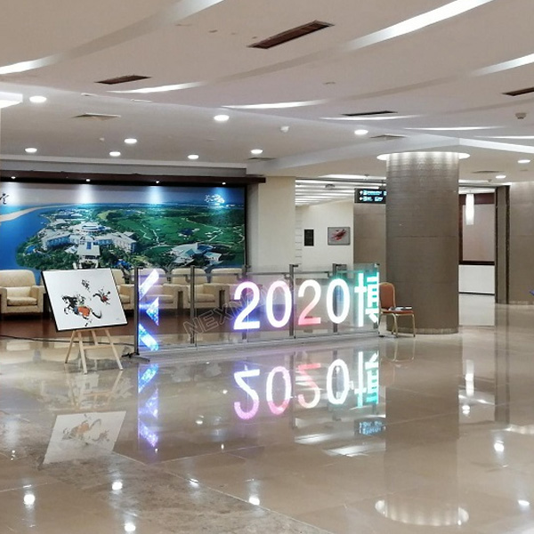 光電玻璃護(hù)欄廣告屏(圖1) 光電玻璃護(hù)欄廣告屏(圖1)