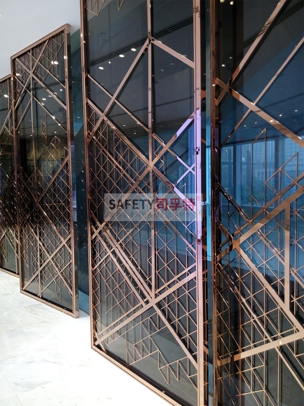 金屬屏風(fēng)（不銹鋼屏風(fēng)、鋁雕屏風(fēng)）安裝過程和步驟講解(圖2)