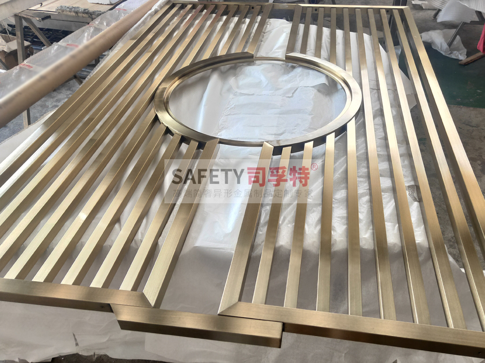 金屬屏風(fēng)（不銹鋼屏風(fēng)、鋁雕屏風(fēng)）安裝過程和步驟講解(圖4)