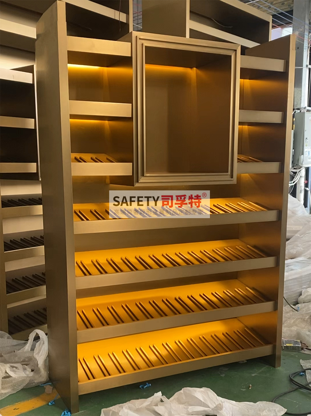 不銹鋼酒柜作用大嗎？小家庭裝修能不能裝(圖1)