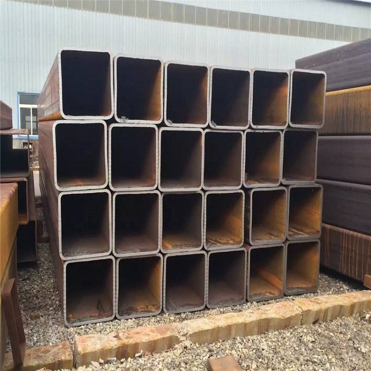 防火幕墻型材該怎么選擇 長期以來，建筑物的火災(zāi)時常發(fā)生，建筑物防火一直都是設(shè)計師注重的要點，特別是外裝飾幕墻防火，關(guān)乎著逃生，阻止火勢蔓的重要防線。防火幕墻也隨之應(yīng)運(yùn)而生。那么，防火幕墻的最重要部分—(圖4)